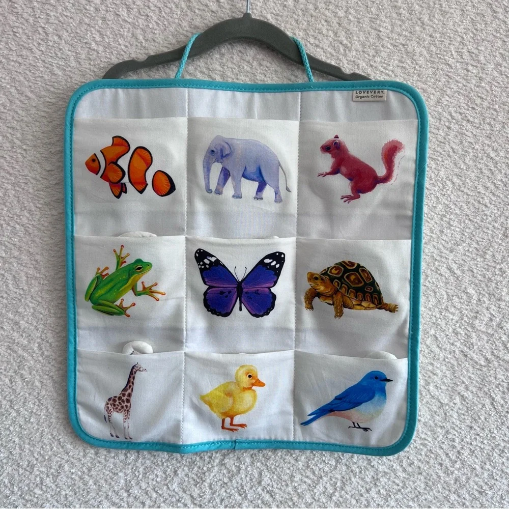 Lovevery Quilted Critter Pockets 9 Pockets Organic Cotton White‎ Blue Matching